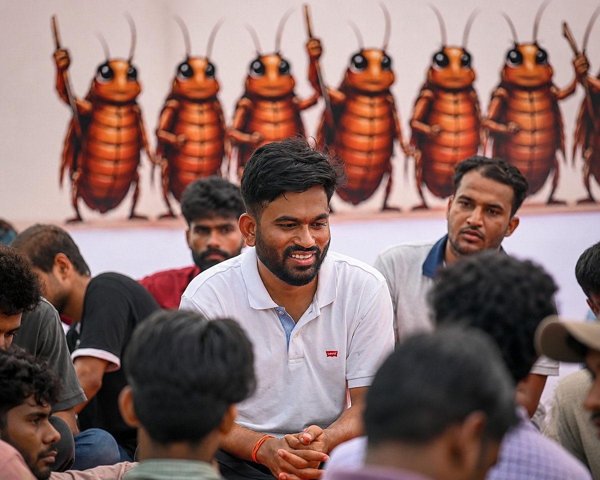 ৪০ ডিগ্রি তাপমাত্রায় যন্তরমন্তরে ‘তেলাপোকাদের’ অনশন, শিক্ষামন্ত্রীর পদত্যাগের দাবিতে অনড় আন্দোলনকারীরা
