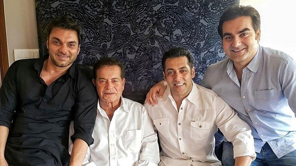বাবার সেমিকোমা ও চিকিৎসকের সতর্কতা: কঠিন স্মৃতি ভাগ করে নিলেন সোহেল খান