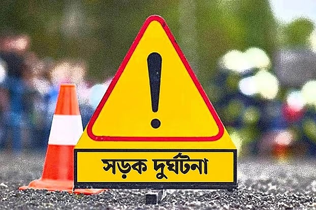 নবাবগঞ্জে সড়ক দুর্ঘটনায় ব্যাংক কর্মকর্তা নিহত, আহত ৪