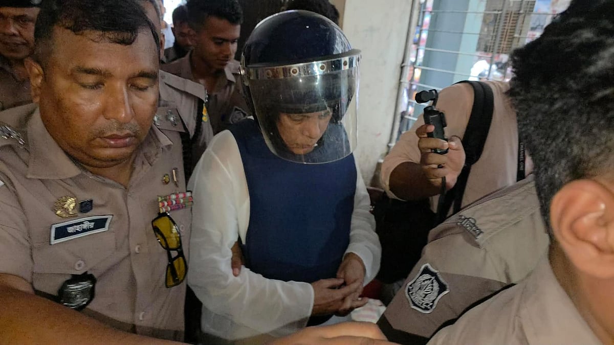 বঙ্গবাজার অগ্নিকাণ্ড মামলায় সাবেক এমপি আফজাল হোসেনকে গ্রেপ্তার দেখানোর আদেশ