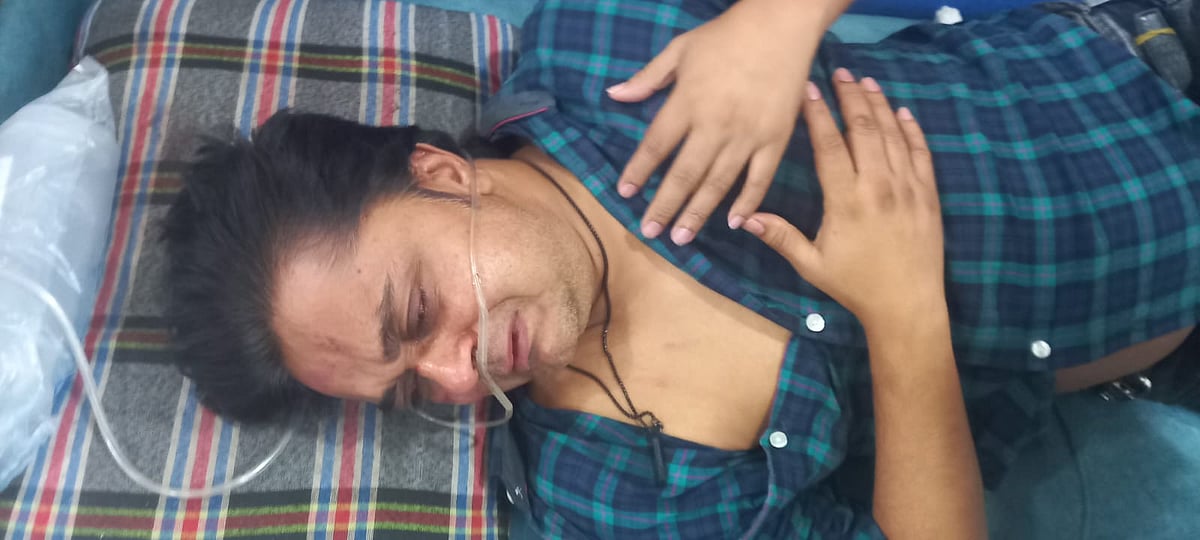 আড়াইহাজারে স্বাস্থ্যকর্মীকে মারধর, চিকিৎসকদের কর্মবিরতি