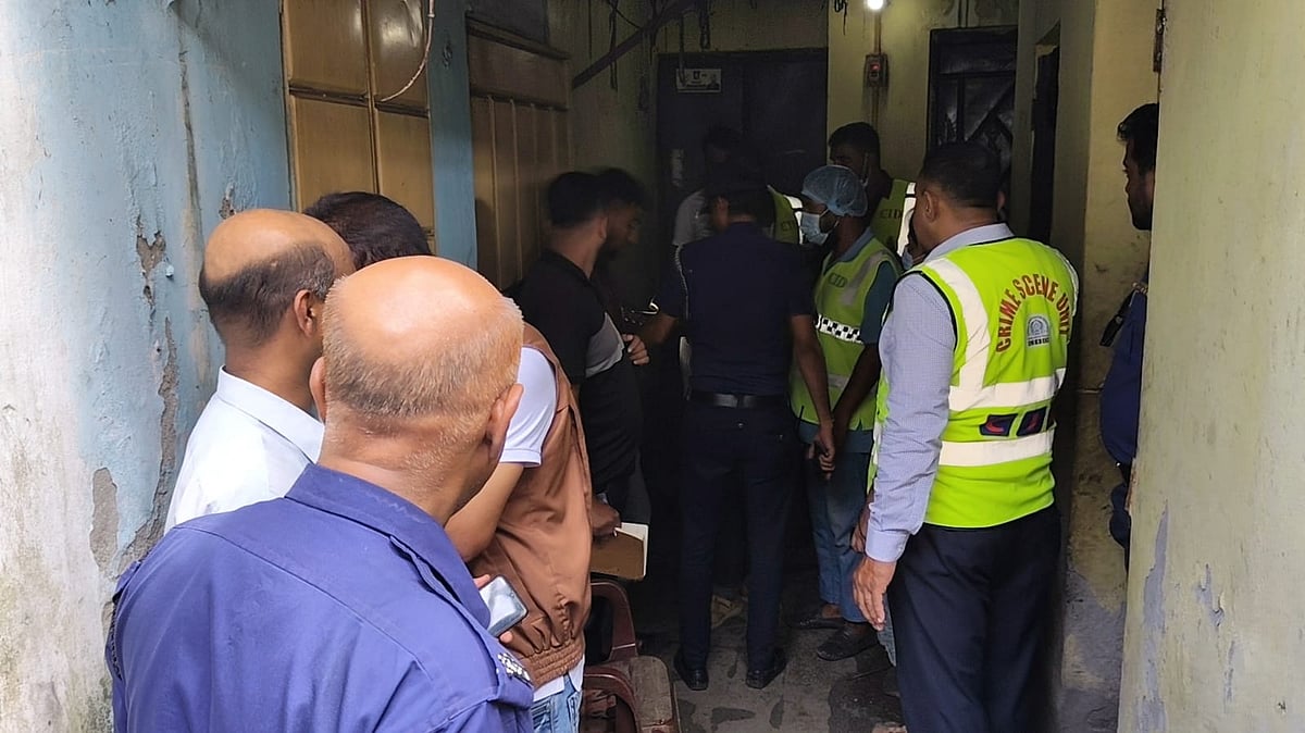 ময়মনসিংহে ভাড়া বাসা থেকে যুবকের গলাকাটা দেহ উদ্ধার, কেউ মুখ খুলছেন না